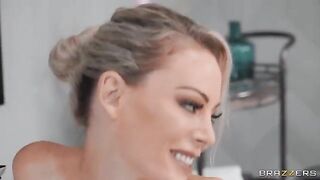 A guy is having sex with a sexy MILF in the bathtub