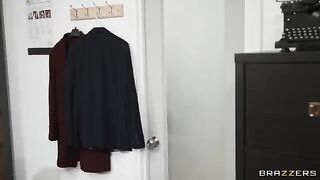 Miss Alice Wild sneaks into a college glory hole to have fun