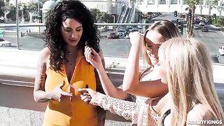 Hot chicks have a hot lesbian threesome sex