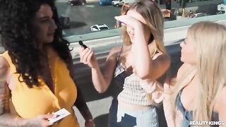 Hot chicks have a hot lesbian threesome sex