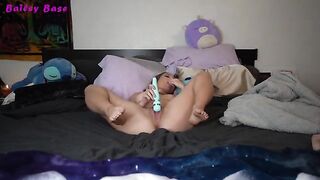 A foot fetish solo show with a hot teen and toes sucking