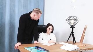 A man managed to push his dick in babe’s pussy, but she didn’t focus on her studies