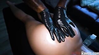 Doing a pussy massage from the inside with oil
