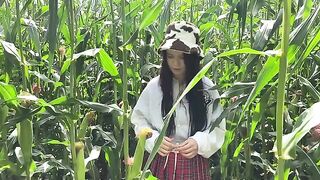 A guard caught a thief in the cornfield and fucked her orally