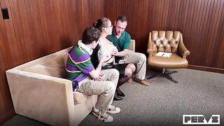 A hot chick got fucked on a couch and came with a happy end