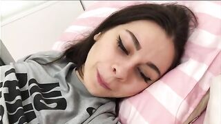 The guy caressed his girlfriend with a thick cock in the pussy