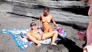 A naked beauty rubs herself on the beach and makes a guy cum