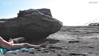 A naked beauty rubs herself on the beach and makes a guy cum