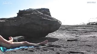 A naked beauty rubs herself on the beach and makes a guy cum