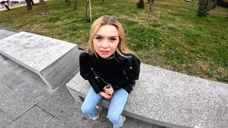 A lucky guy hooked a girl and fucked her at her home on cam