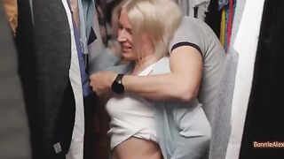 Spontaneous sex of a couple in the dressing room, caught on cam