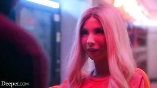 Pretty Kenzie cheats on her BF in public space